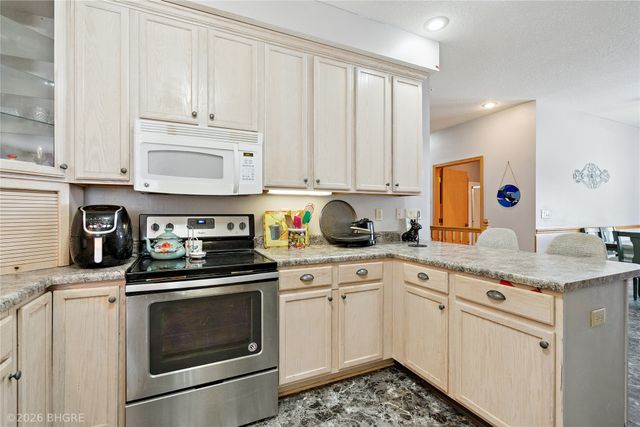 2107 W 4th Avenue, Indianola, IA 50125