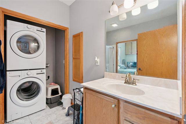 2107 W 4th Avenue, Indianola, IA 50125