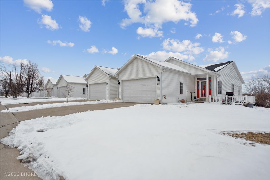 2107 W 4th Avenue, Indianola, IA 50125