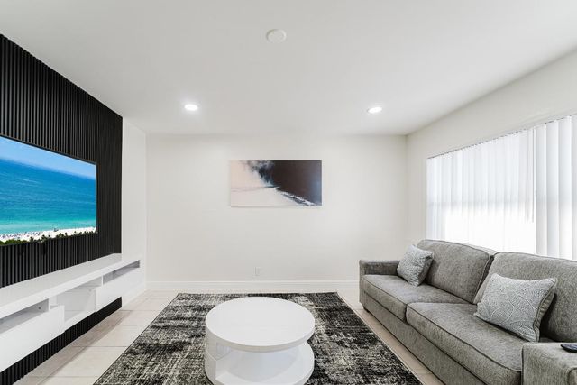 1800 NW 4th Avenue, Boca Raton, FL 33432