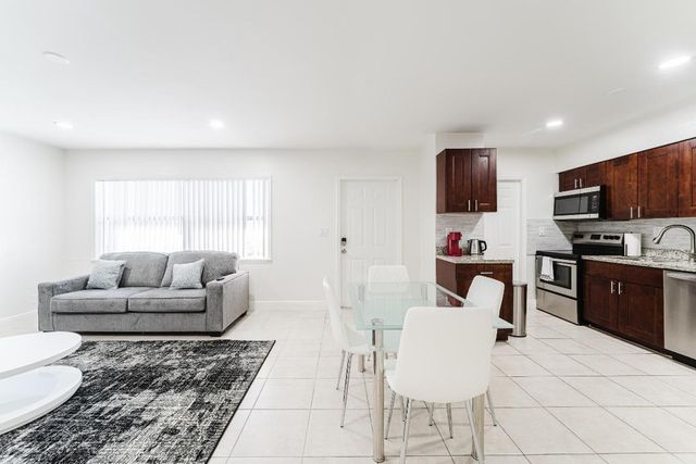 1800 NW 4th Avenue, Boca Raton, FL 33432