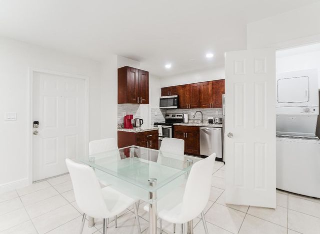 1800 NW 4th Avenue, Boca Raton, FL 33432