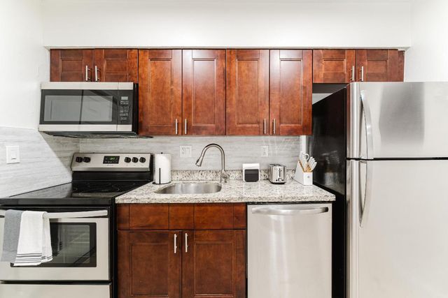 1800 NW 4th Avenue, Boca Raton, FL 33432