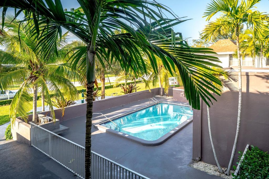 1800 NW 4th Avenue, Boca Raton, FL 33432