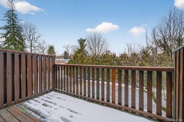 77 Jamie Court, Suffern, NY 10901