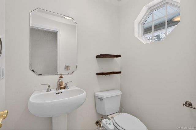 77 Jamie Court, Suffern, NY 10901