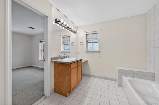 77 Jamie Court, Suffern, NY 10901