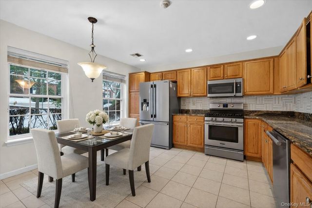 77 Jamie Court, Suffern, NY 10901