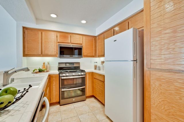 6944 Gregorich Drive B, San Jose, CA 95138