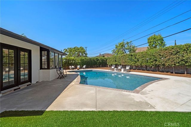 18661 Vale, North Tustin, CA 92705