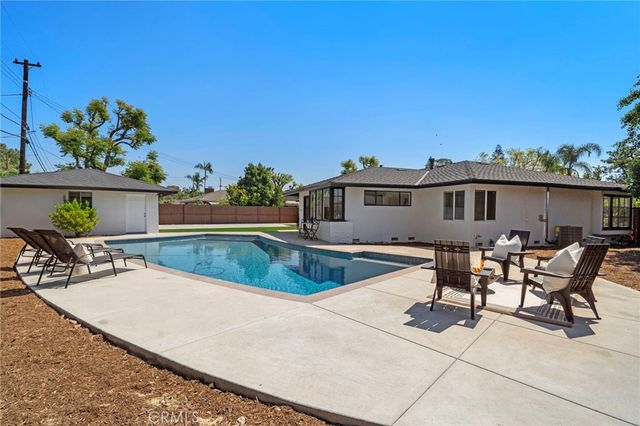 18661 Vale, North Tustin, CA 92705
