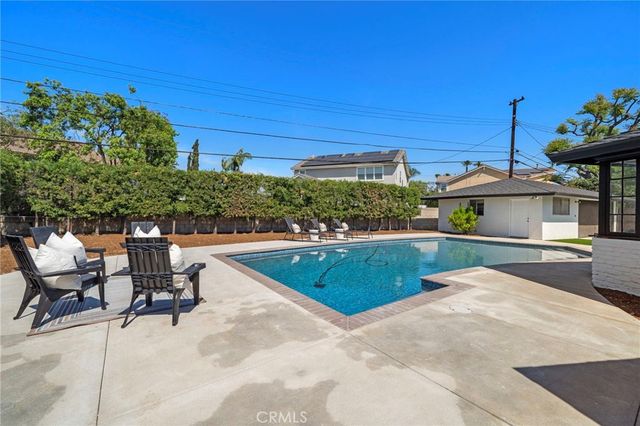 18661 Vale, North Tustin, CA 92705