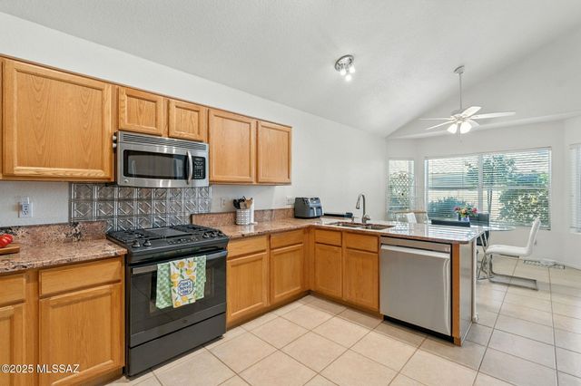 11268 N Running River Place, Oro Valley, AZ 85737