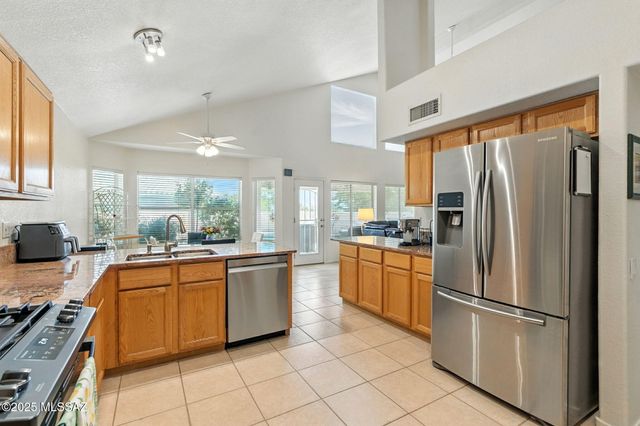 11268 N Running River Place, Oro Valley, AZ 85737