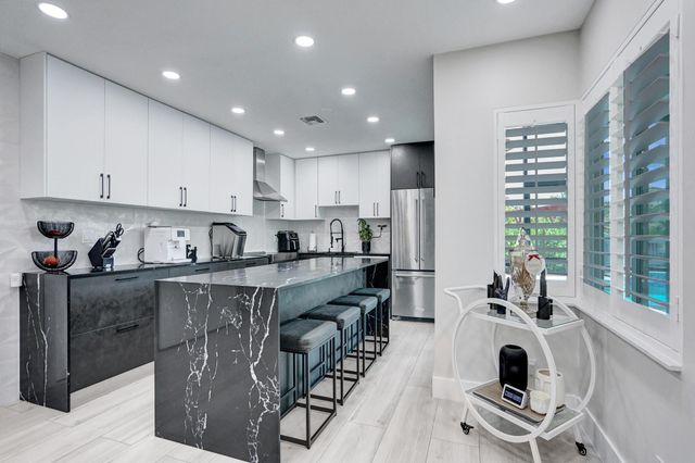 2800 W Aviary Drive, Cooper City, FL 33026