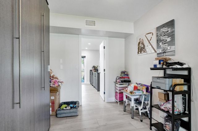 2800 W Aviary Drive, Cooper City, FL 33026