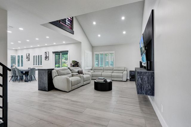 2800 W Aviary Drive, Cooper City, FL 33026