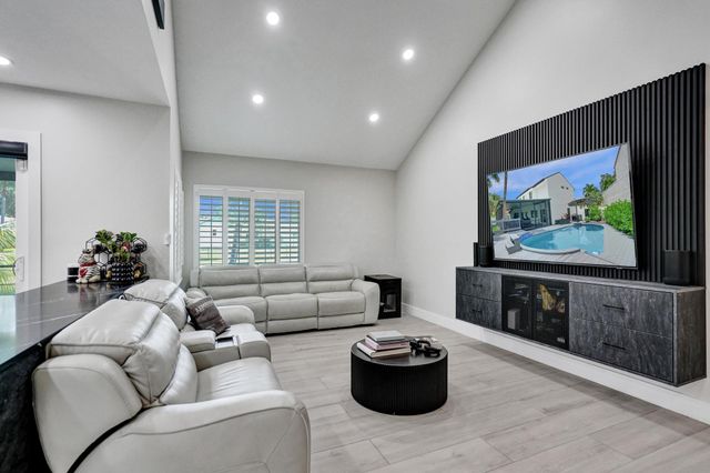 2800 W Aviary Drive, Cooper City, FL 33026