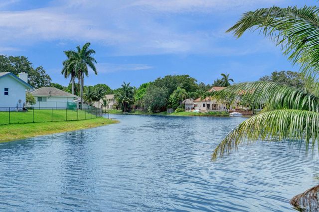 2800 W Aviary Drive, Cooper City, FL 33026