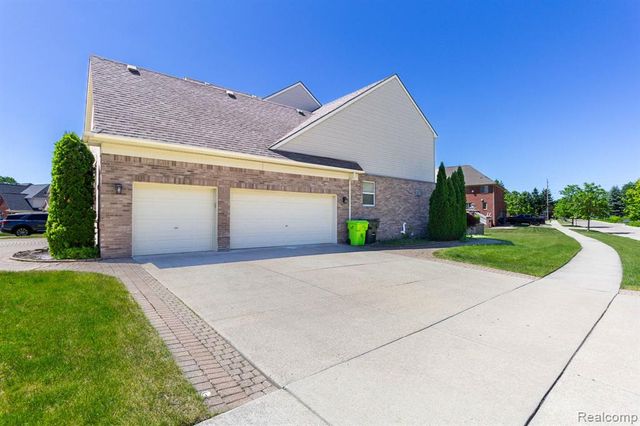 42575 Silverwood Drive, Sterling Heights, MI 48314