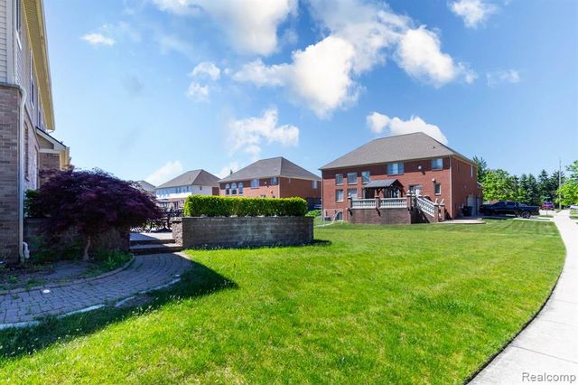 42575 Silverwood Drive, Sterling Heights, MI 48314