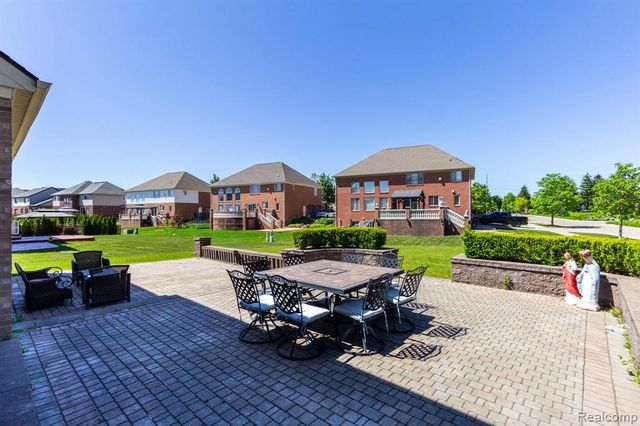42575 Silverwood Drive, Sterling Heights, MI 48314
