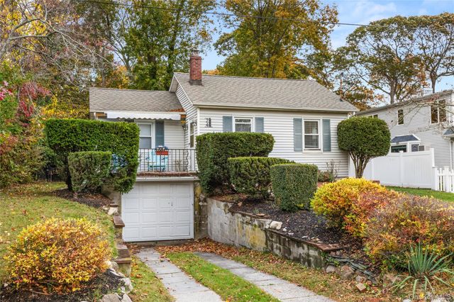 24 Locust Road, Wading River, NY 11792