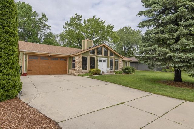 7046 W Evans DRIVE, Franklin, WI 53132