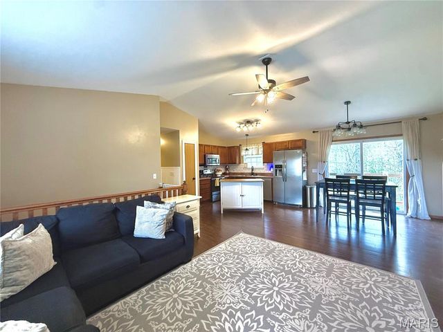 304 Parkway Drive, Troy, MO 63379