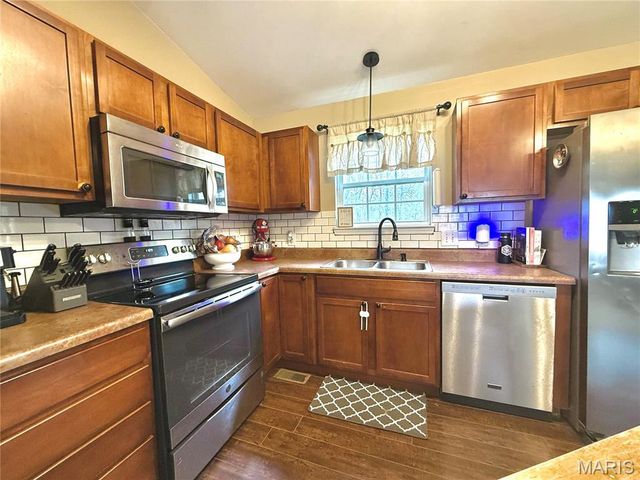 304 Parkway Drive, Troy, MO 63379