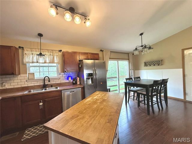 304 Parkway Drive, Troy, MO 63379