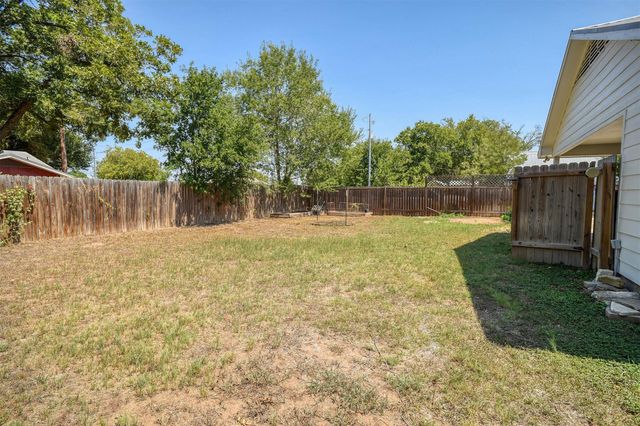 201 maynard ST, Bastrop, TX 78602