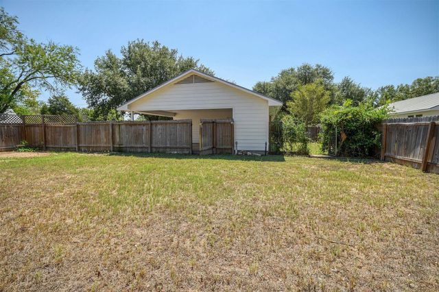 201 maynard ST, Bastrop, TX 78602