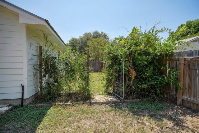 201 maynard ST, Bastrop, TX 78602