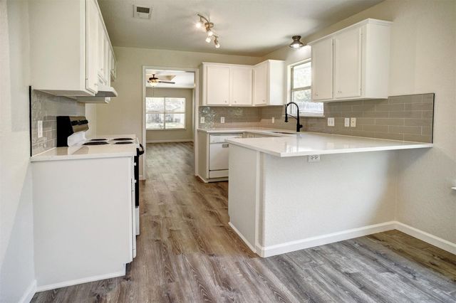 201 maynard ST, Bastrop, TX 78602