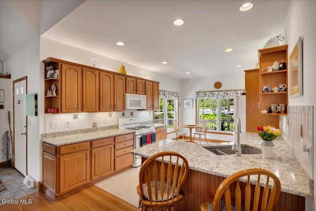 6 Steamboat Landing, Waterford, NY 12188