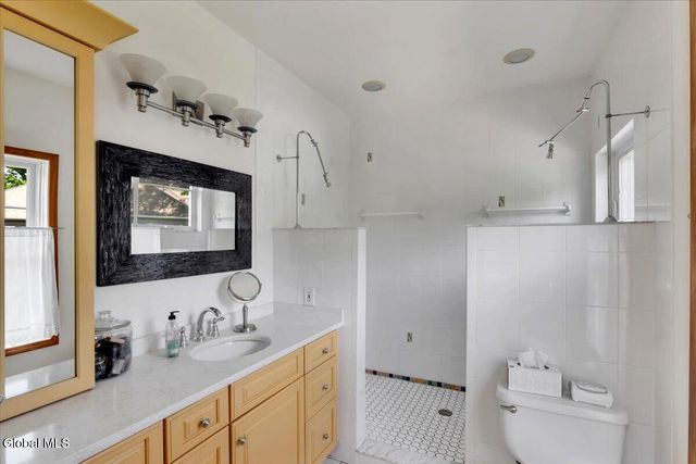 6 Steamboat Landing, Waterford, NY 12188
