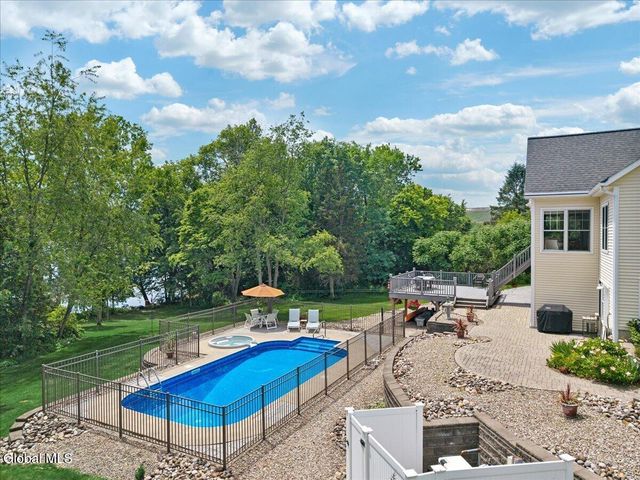 6 Steamboat Landing, Waterford, NY 12188