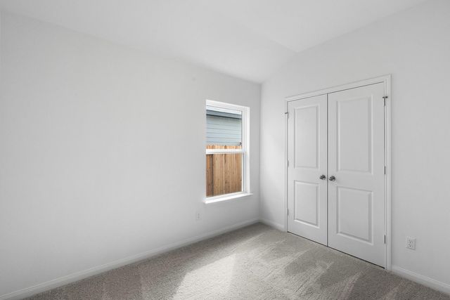 104 Paradise Canyon DR, Jarrell, TX 76537