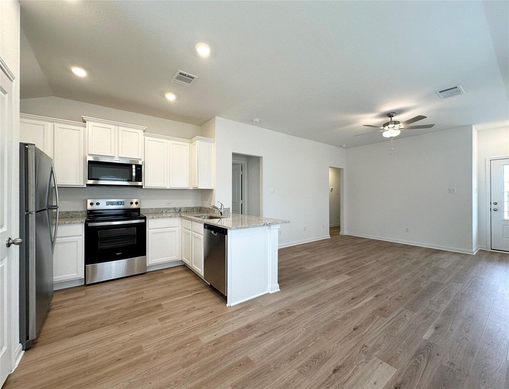 104 Paradise Canyon DR, Jarrell, TX 76537