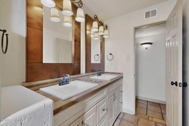 3002 Broadmoor Drive, Las Cruces, NM 88001