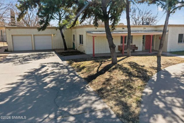 3002 Broadmoor Drive, Las Cruces, NM 88001