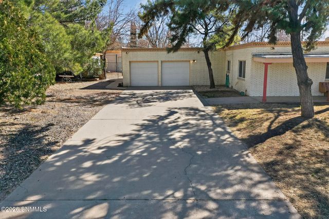 3002 Broadmoor Drive, Las Cruces, NM 88001