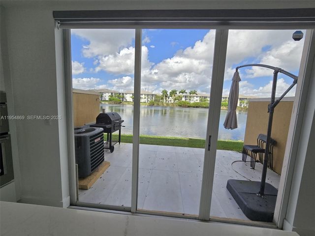 10595 SW 6th St 1103, Pembroke Pines, FL 33025