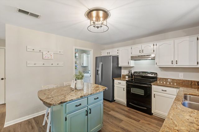 150 ELLAS POND CV, Collierville, TN 38017