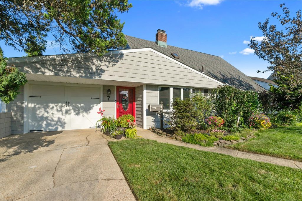 7 Lowland Road, Levittown, NY 11756