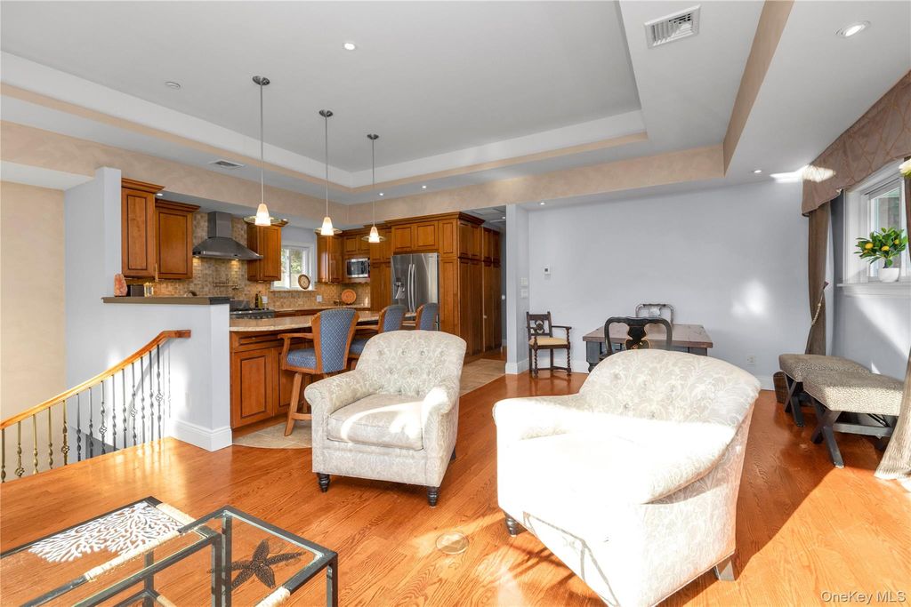 1 Glenwood Avenue A, Lynbrook, NY 11563 — photo 5