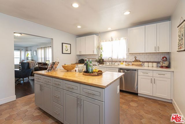 1432 W 91ST Street, Los Angeles, CA 90047