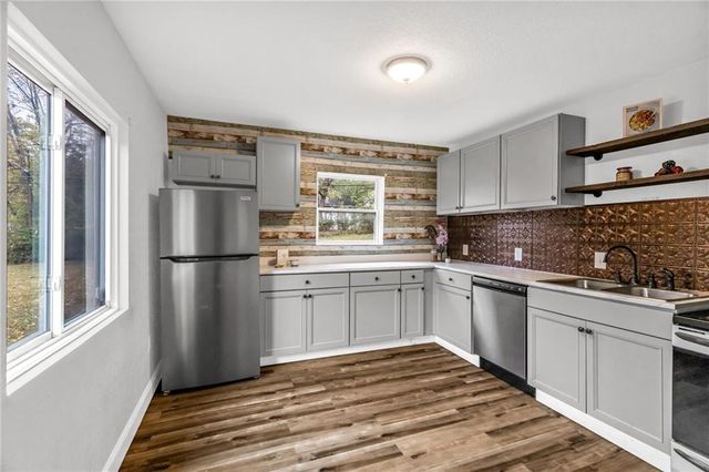 8111 Park Avenue, Kansas City, MO 64132