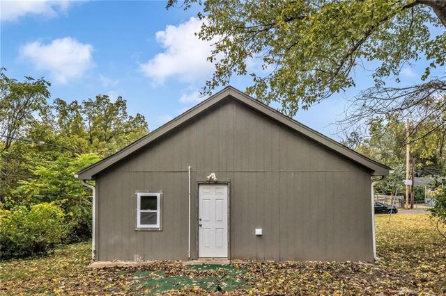 8111 Park Avenue, Kansas City, MO 64132